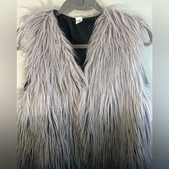 TOKYO DARLING Faux Fur Ombré Colorblock Vest Grey Black Size S/M - Picture 4 of 8